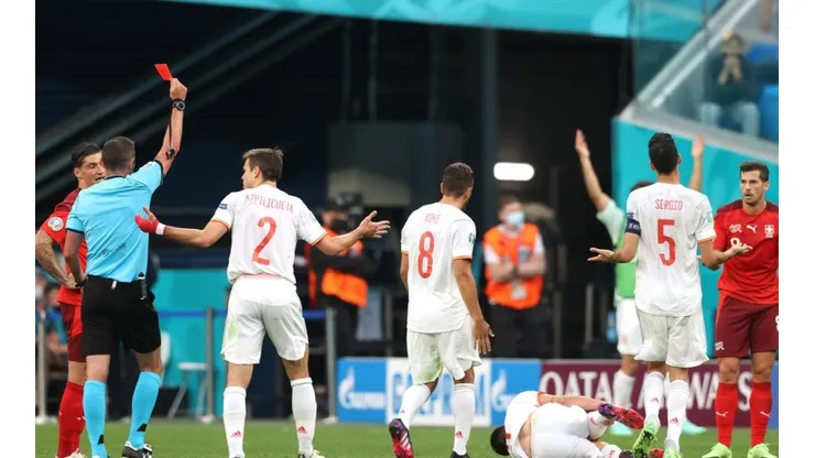 Roja a Remo Freuler en Suiza.
