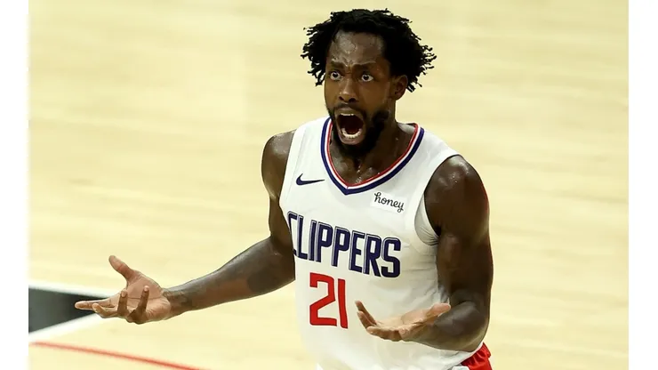 Patrick Beverley dejó ver la frustración por la superioridad de los Suns (Getty Images)