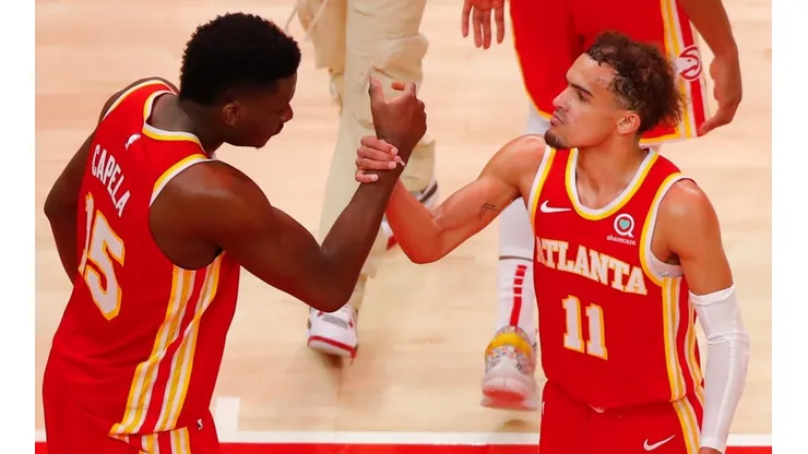 Clint Capela y Trae Young podrían perderse el Juego 5 (Getty Images)