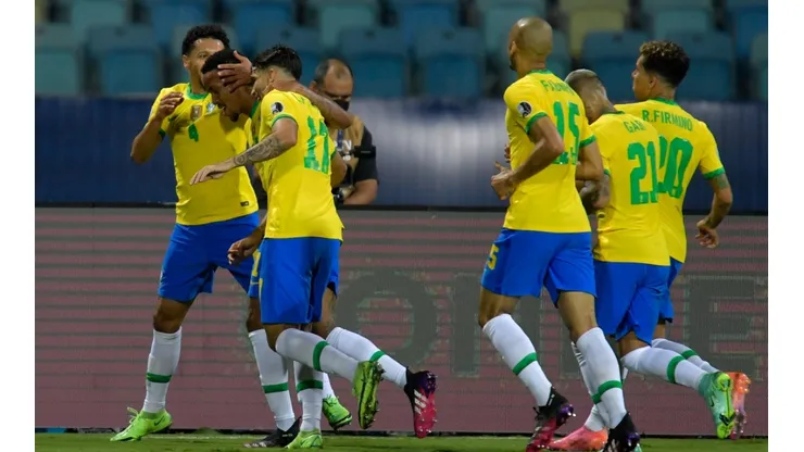 Festejo de gol de la selección de Brasil.