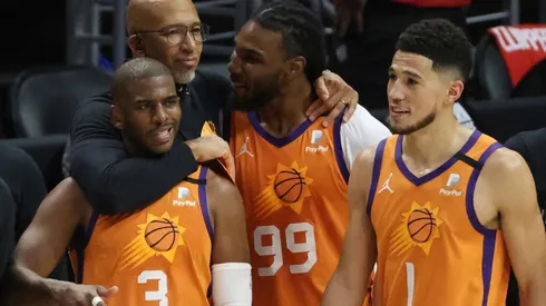 CP3, Booker y Crowder con el coach Monty Williams. (Getty)