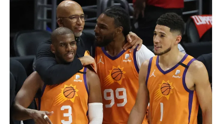 CP3, Booker y Crowder con el coach Monty Williams. (Getty)