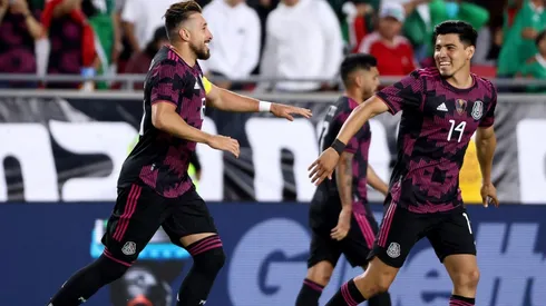 Héctor Herrera y Erick Gutiérrez festejan en el amistoso ante Nigeria.