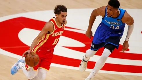 Trae Young y Giannis Antetokounmpo (Foto: Getty)