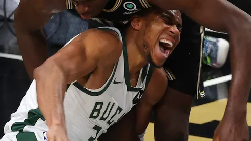 Giannis Antetokounmpo se lesionó en la NBA