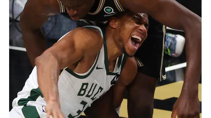 Giannis Antetokounmpo se lesionó en la NBA