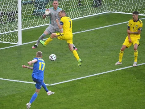 Ucrania se puso adelante en el marcador con una tremenda volea de Oleksandr Zinchenko