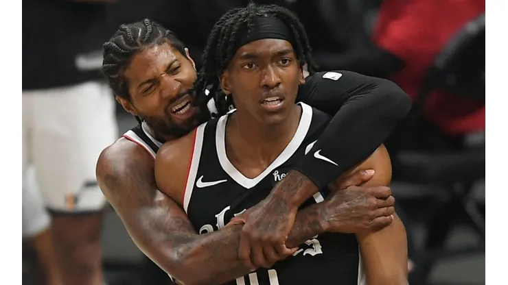 Paul George y Terrence Mann