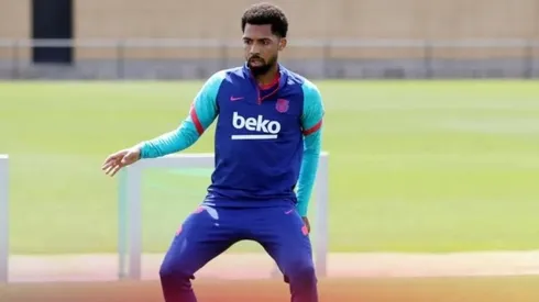 Matheus Fernandes durante un encuentro con Barcelona B.