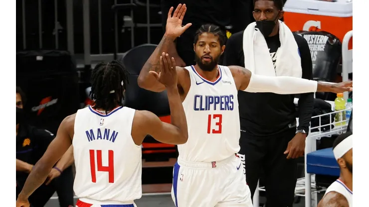 Paul George y Terrence Mann