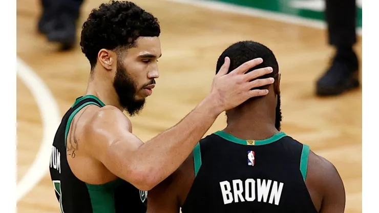 Jayson Tatum y Jaylen Brown