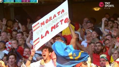 Españoles y un cartel para Morata: "Yo tampoco la meto"