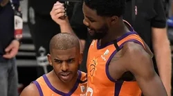 Deandre Ayton con Chris Paul.