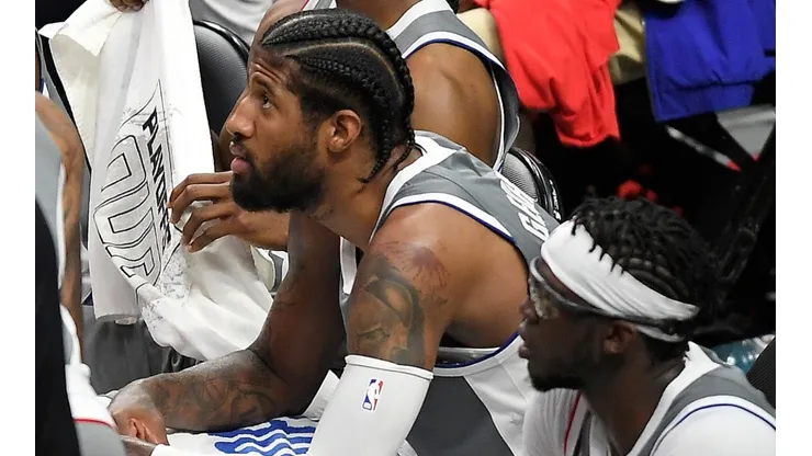 Paul George y Reggie Jackson.