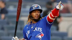 Vladimir Guerrero Jr. no cede terreno en la lucha por el liderato de jonrones (Getty Images)