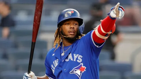 Vladimir Guerrero Jr. no cede terreno en la lucha por el liderato de jonrones (Getty Images)