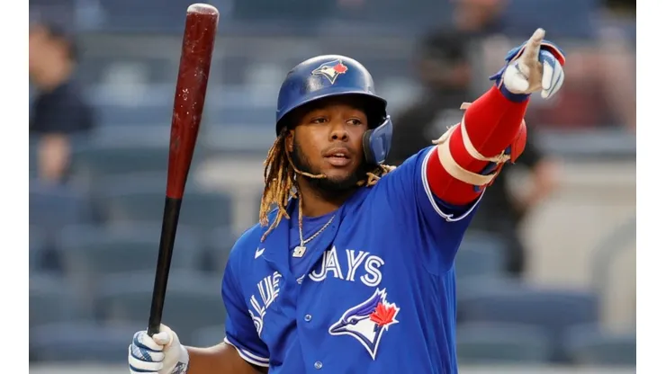 Vladimir Guerrero Jr. no cede terreno en la lucha por el liderato de jonrones (Getty Images)