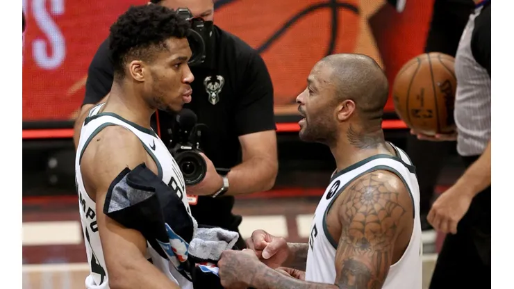 Giannis Antetokounmpo y P.J. Tucker