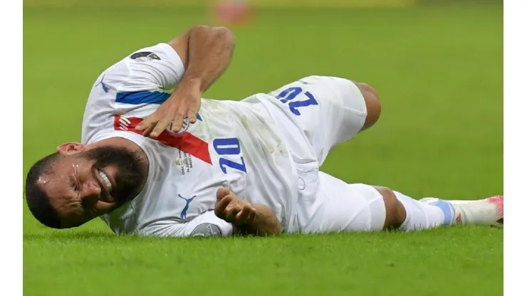 Momento de la lesión de Antonio Bareriro con Paraguay.