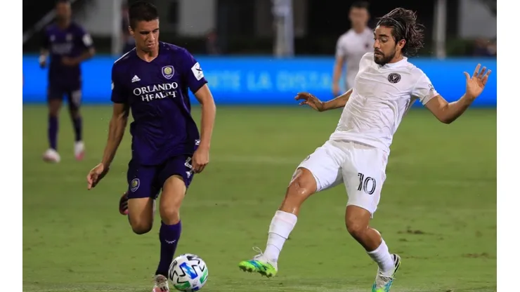 Joao Moutinho y Rodolfo Pizarro