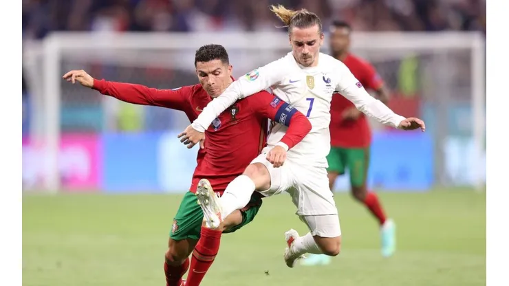 Cristiano Ronaldo y Antoine Griezmann durante la Eurocopa.