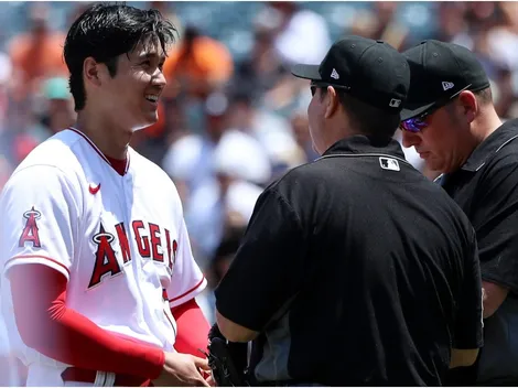 La reacción de Shohei Ohtani tras revisión de su gorra y guante por parte del árbitro
