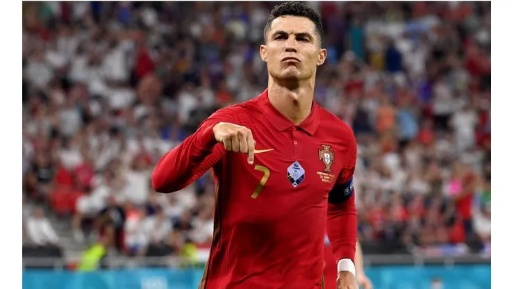 Cristiano Ronaldo celebrando uno de sus goles con Portugal en la Euro.