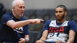 Gregg Popvich con Jayson Tatum, uno de los integrantes de la Selección.