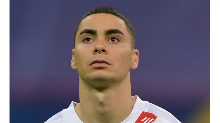 Gol y asistencia para Miguel Almirón ante Chile