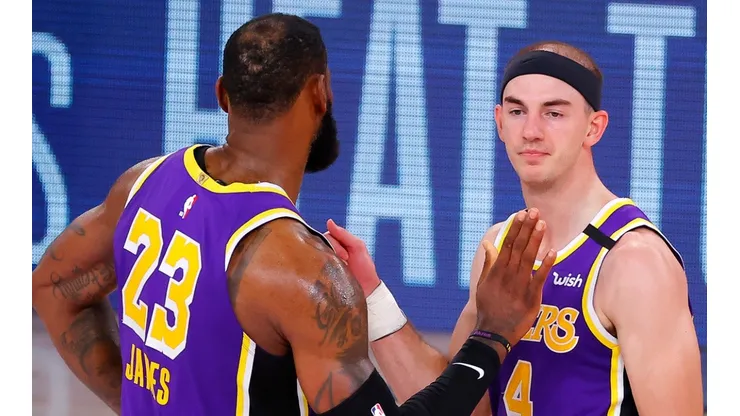 LeBron James y Alex Caruso en Los Angeles Lakers