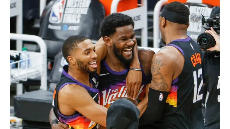 Deandre Ayton, el héroe de la noche.