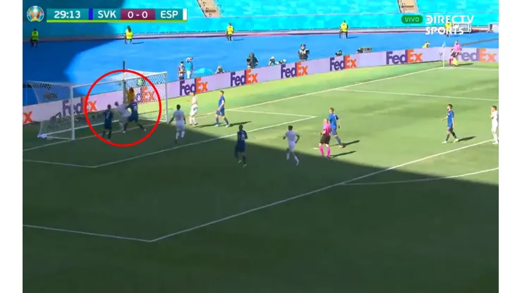 Insólito gol en contra de Eslovaquia.