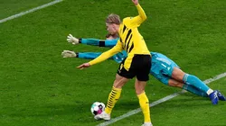 Erling Haaland marcando un tanto con Borussia Dortmund.