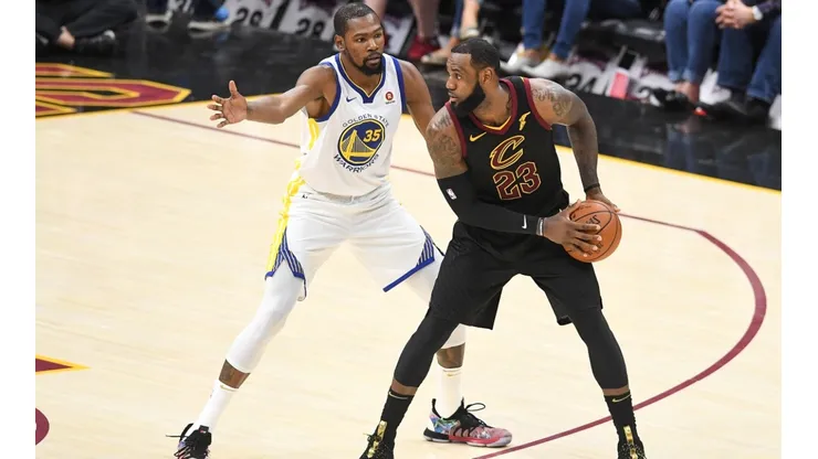 LeBron James y Kevin Durant en las Finales de la NBA 2018. (Foto:Getty)