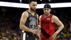 Steph Curry con su hermano Seth, ahora jugador de Philadelphia.