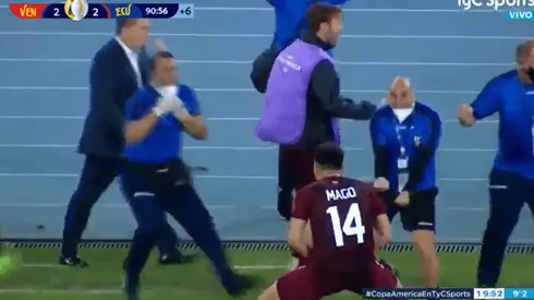 La celebración de Luis Mago en el 2-2 de la Vinotinto.