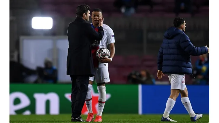 Mauricio Pochettino y Kylian Mbappé durante un encuentro con PSG.