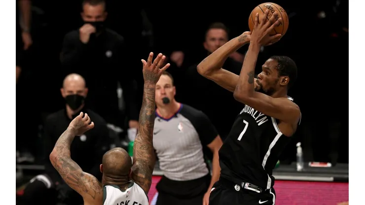 Durant pudo ganarlo con este tiro, pero lo empató.