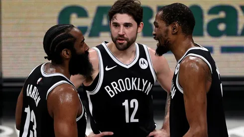 James Harden, Joe Harris y Kevin Durant