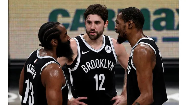 James Harden, Joe Harris y Kevin Durant