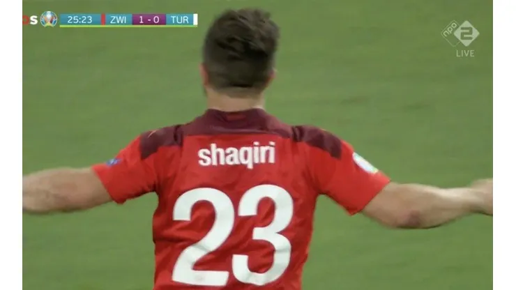 Golazo de Shaqiri para poner el 2-0 vs. Turquía