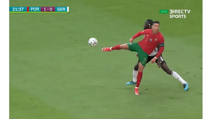 El doble lujo de Cristiano Ronaldo.