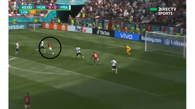 El gol de Attila Fiola para el 1-0 de Hungría.