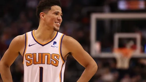 Devin Booker actualmente participa en los playoffs con los Suns (Getty Images)