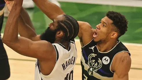 James Harden y Giannis Antetokounmpo