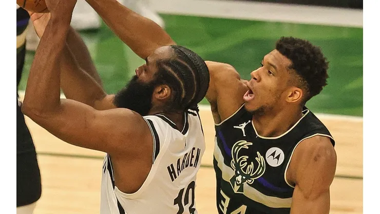 James Harden y Giannis Antetokounmpo