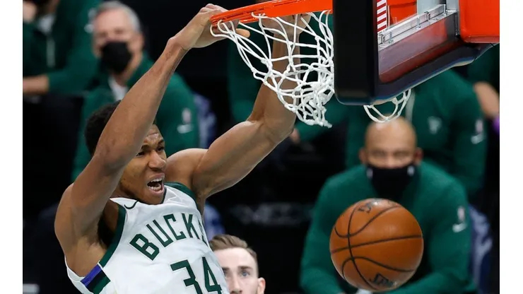 Giannis Antetokounmpo aportó 30 puntos (Getty Images)