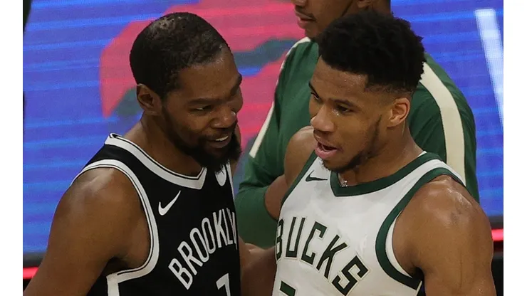 Kevin Durant y Giannis Antetokounmpo en NBA Playoffs