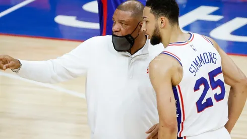 Ben Simmons y Doc Rivers (Foto: Getty)