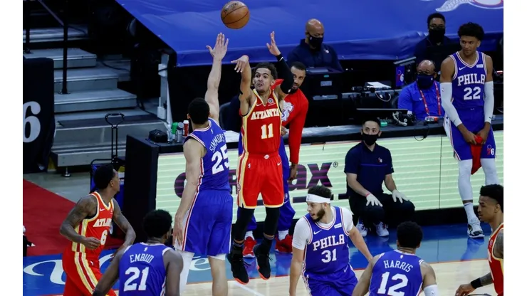 Trae Young ante Philadelphia 76ers